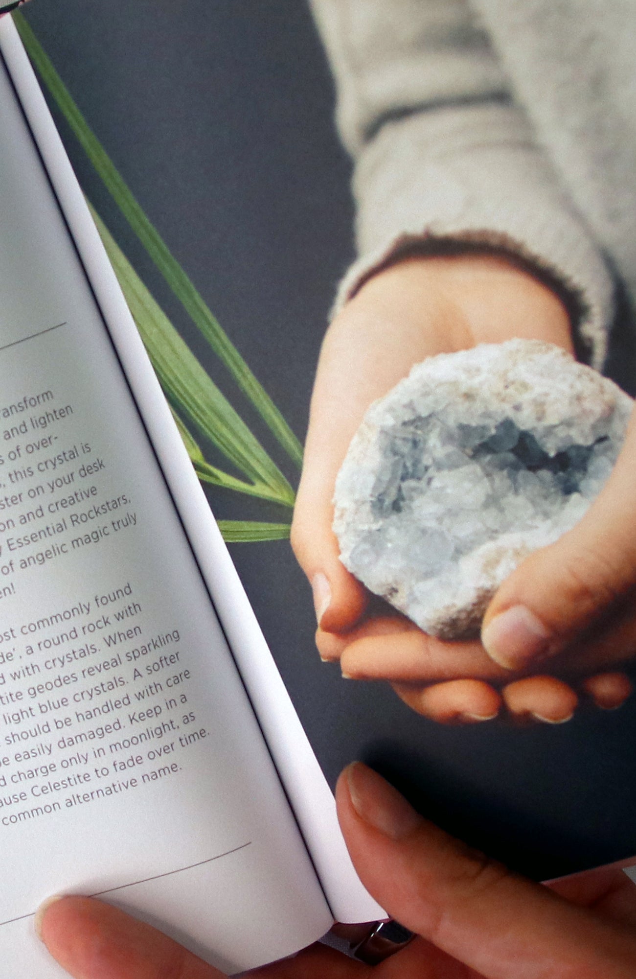 Crystals: The Modern Guide to Crystal Healing
